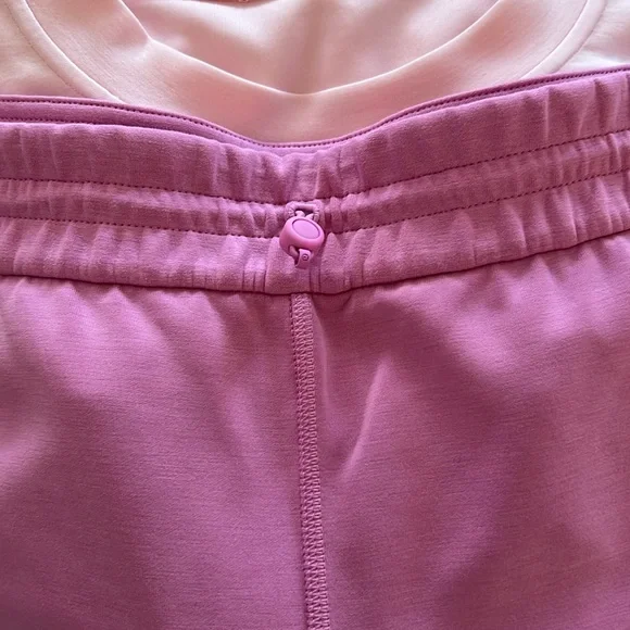 lululemon Softstreme Pant
Dahlia Mauve
Size 12 - Picture 3 of 5